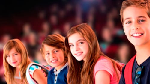 Kino to idealne miejsce na wycieczkę dla dzieci i nastolatków. Projekcje kinowe to doskonały sposób na naukę przez zabawę. 