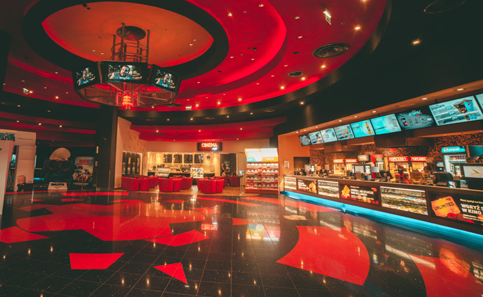 Kino Cinema City Zielona Góra mieści się w galerii handlowej Focus Mall. Posiada 9 klimatyzowanych sal, które pomieszczą jednocześnie ponad 1 300 widzów. Wszystkie wyposażone są w innowacyjne technologie projekcji filmów, wysokiej klasy systemy dźwiękowe i wygodne fotele kinowe.