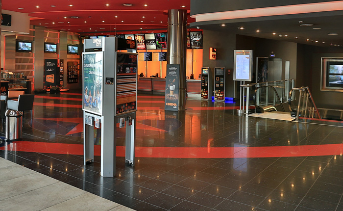 Kino Cinema City Galeria Jurajska w Częstochowie składa się z 8 klimatyzowanych sal, które pomieszczą jednocześnie ponad 1 300 widzów. Wszystkie wyposażone są w innowacyjne technologie projekcji filmów, wysokiej klasy systemy dźwiękowe i wygodne fotele kinowe.