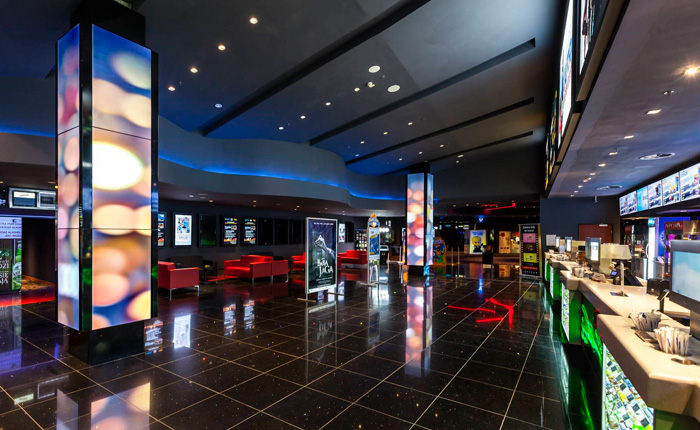 Kino Cinema City Warszawa Galeria Mokotów składa się z 14 klimatyzowanych sal o zróżnicowanej wielkości, które jednocześnie pomieszczą ponad 3 200 osób. Każda wyposażona jest w innowacyjne technologie projekcji filmów, wysokiej klasy systemy dźwiękowe i wygodne fotele kinowe.